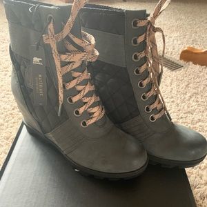 Sorel Lexie Wedge Boots Size 9 Brand new.